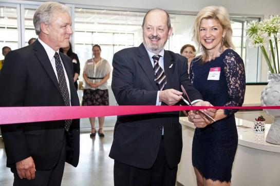 Ruby Receptionists CEO Jill Nelson and Beaverton Mayor Denny Doyle cut the ribbon