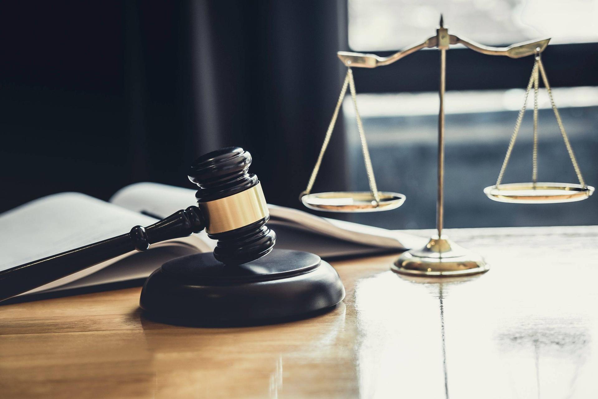 2021 Legal Trends Report: gavel with scale of justice on desk