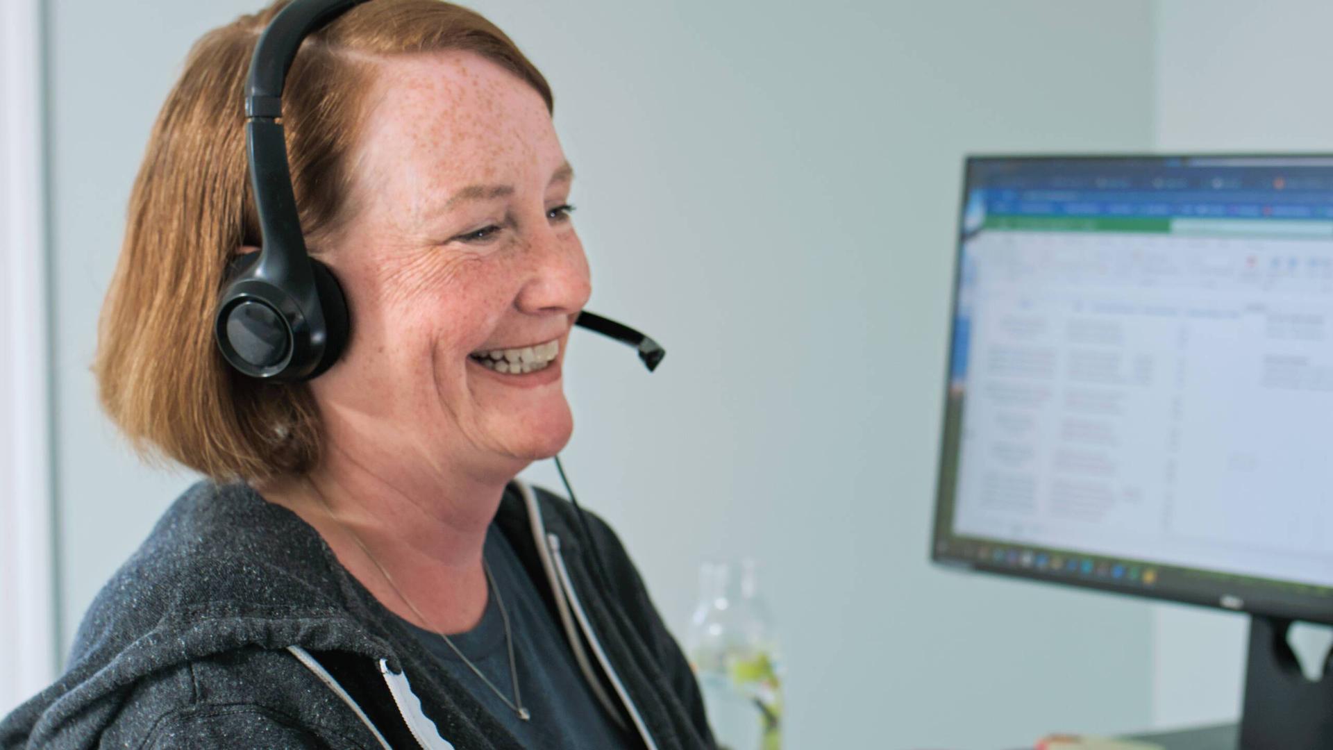 What are the benefits of using a virtual receptionist service?